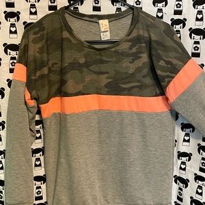 Camp/Neon/Grey Sweater Size Small